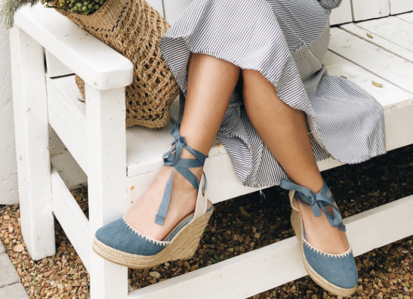 Espadril dengan Warna Monokrom Minimalis